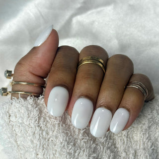 Blanc Perle de Lait - Ovale Court - Mella Nails
