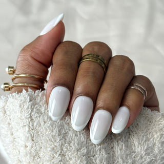French Blanc Perle de Lait - Amande Court - Mella Nails