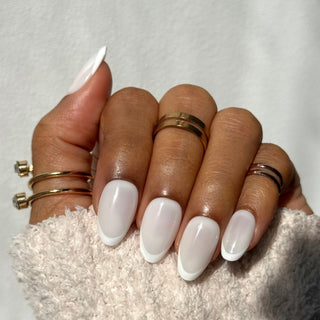 French Blanc Perle de Lait - Amande Court - Mella Nails
