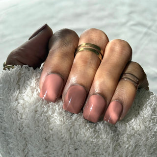 Marron Noisette Précieuse - Carré Court - Mella Nails