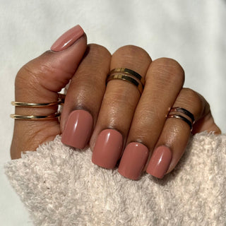 Marron Noisette Précieuse - Carré Court - Mella Nails