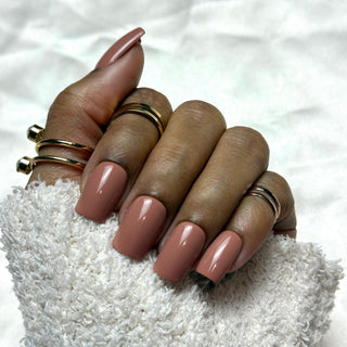 Marron Noisette Précieuse - Carré Moyen - Mella Nails