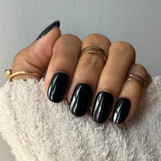 Noir Obsidienne - Ovale Moyen - Mella Nails