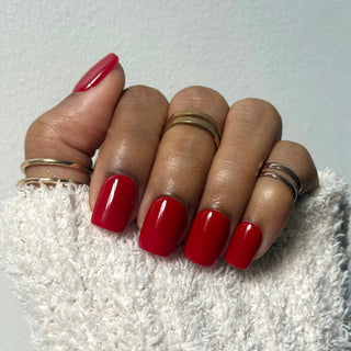 Rouge Cerise Gourmande - Carré Court - Mella Nails